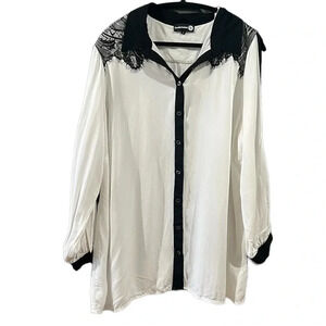 Claire France white and black button up shirt with open arms, size 18